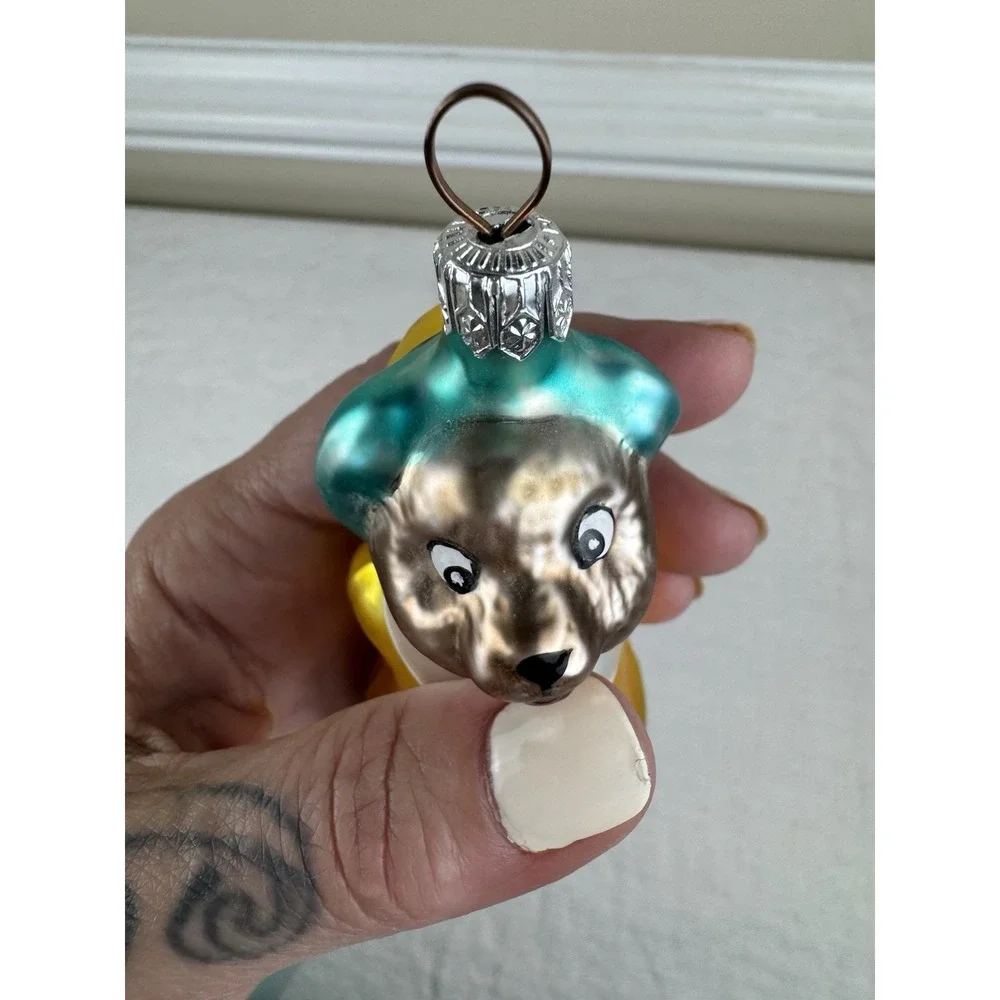 Unbranded vintage hand